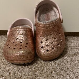 CROCS Kids Glitter Slippers - Rose Gold
